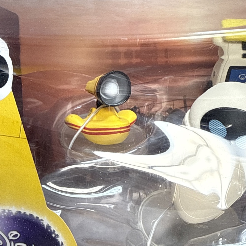 Disney Pixar WALL E Figurine Playset Disney Store Set Of 6 New in Box (Dented) - Picture 3 of 15
